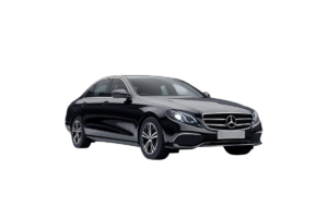 Mercedes Classe E - Auto di lusso per ogni evenienza che sia un semplice Transfer o un Evento importante, dotata di tutti i confort come clima e cambio automatico. Offre 3 posti passeggero con bagagli.